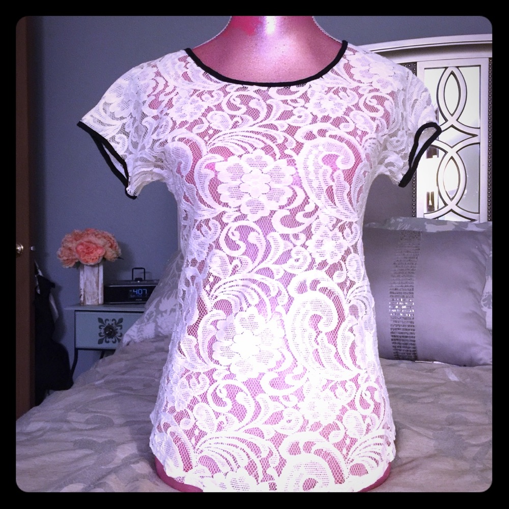 Brand NEW Maurices XS white lace top/ blouse